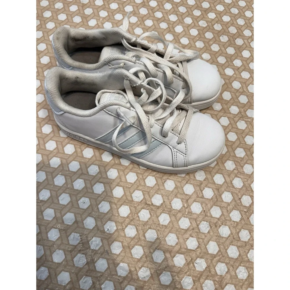 Adidas Grand Court Tennis Shoe Sneakers White Blue stripes Size 12.5 K Girls